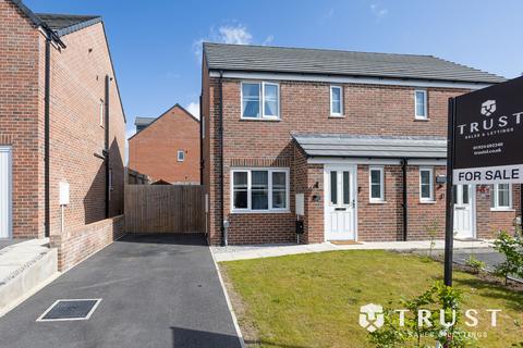 3 bedroom semi-detached house for sale, Kingfisher Way, Dewsbury, WF12