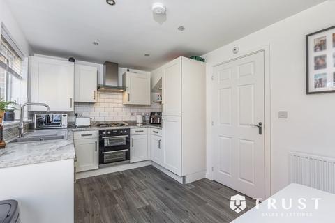3 bedroom semi-detached house for sale, Kingfisher Way, Dewsbury, WF12