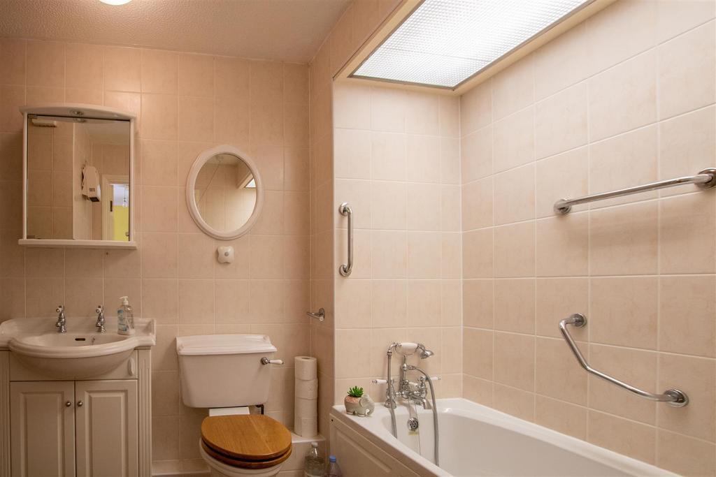 Bathroom.jpg