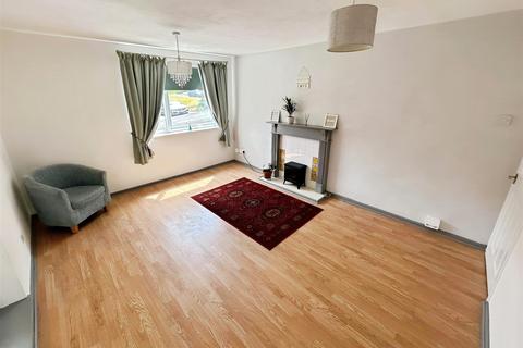 2 bedroom flat for sale, Frizley Gardens, Bradford