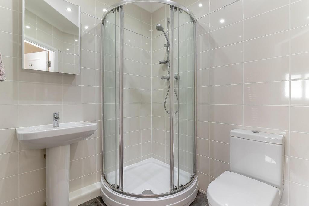 Bedroom 1 Ensuite.jpg