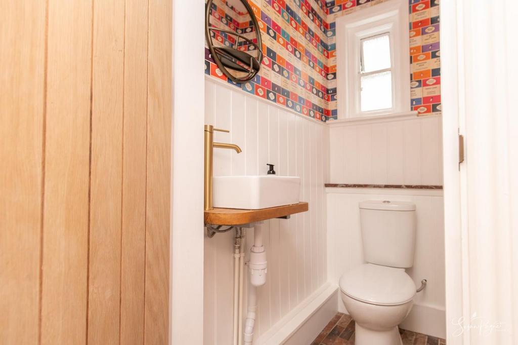 Ground Floor Cloakroom