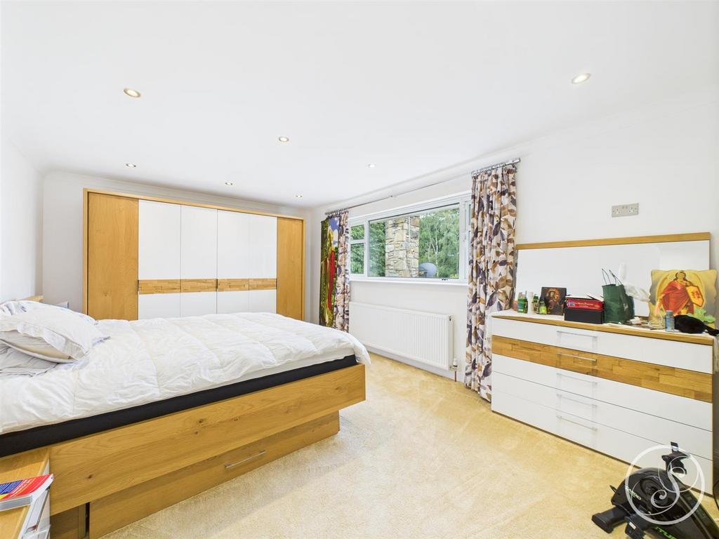 CAM02071 G0-PR0637-STILL024.jpg