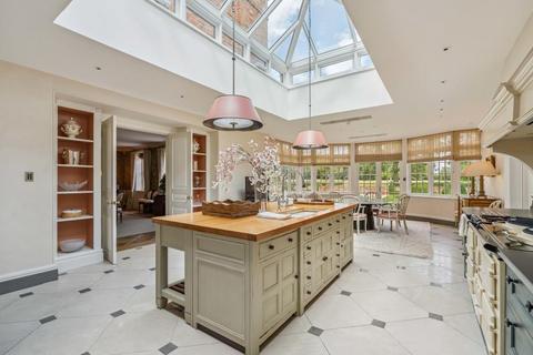 10 bedroom detached house to rent, Old House Lane, Kings Langley, Hertfordshire, WD4
