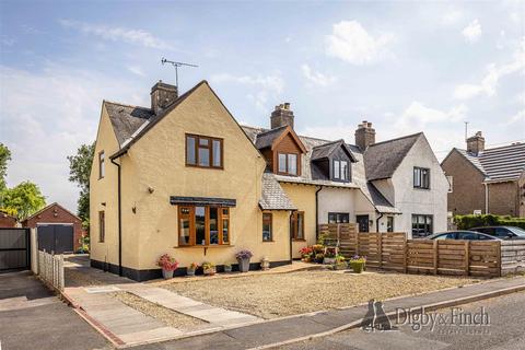 4 bedroom semi-detached house for sale, Saxondale Drive, Radcliffe-On-Trent, Nottingham