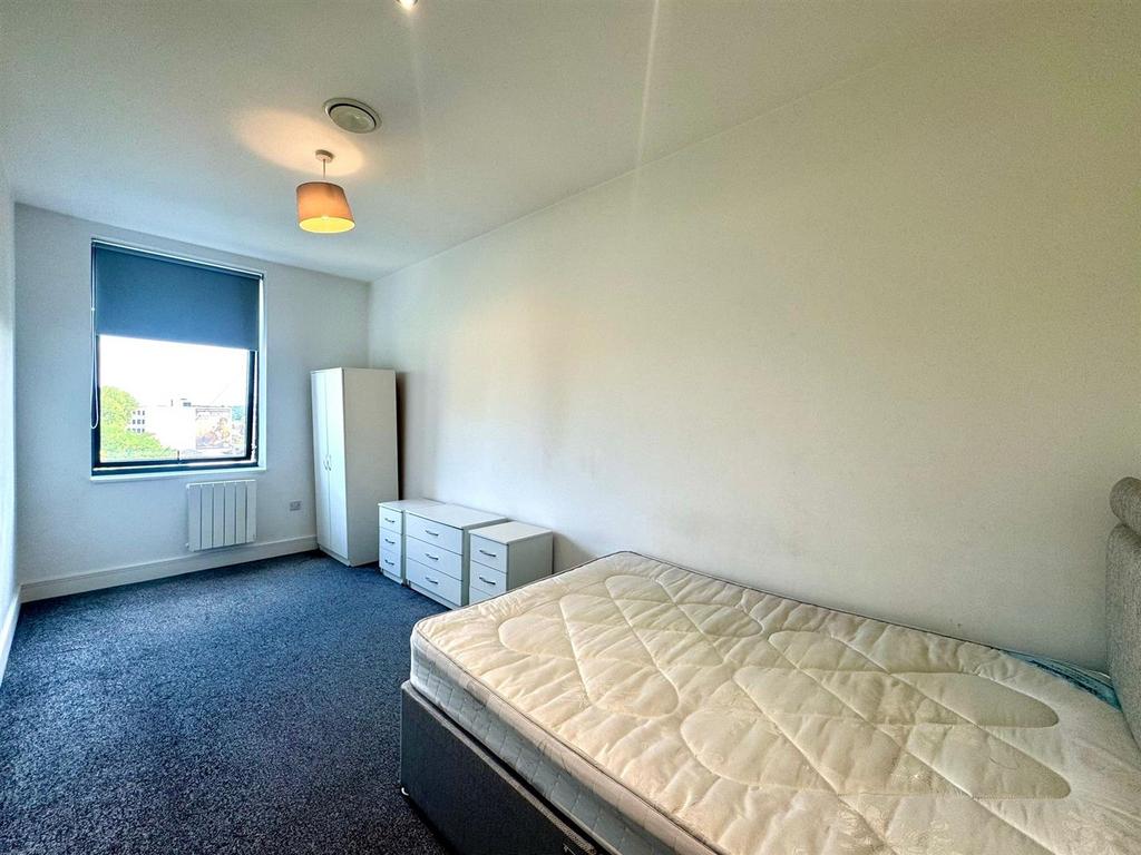 Bedroom pic 2.jpeg