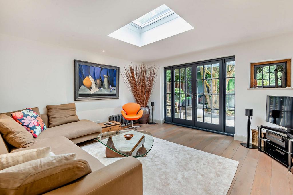 Sitting Room/Bed 5