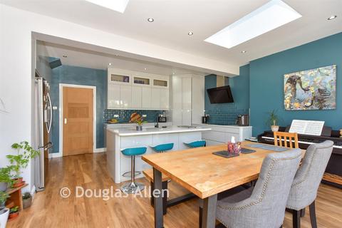 4 bedroom end of terrace house for sale, Devonshire Road, Hornchurch RM12