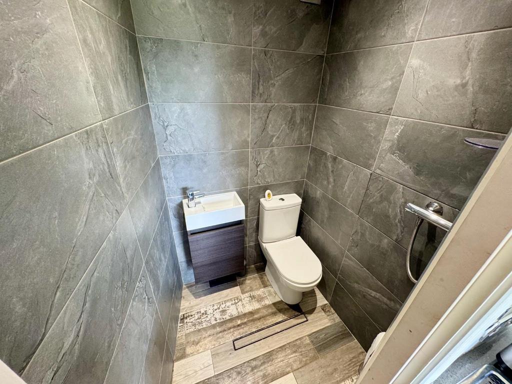 En-Suite to Garden Room