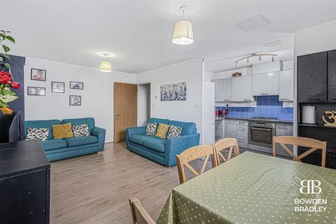 2 bedroom flat for sale, Axon Place, Ilford