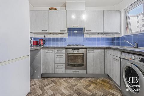 2 bedroom flat for sale, Axon Place, Ilford
