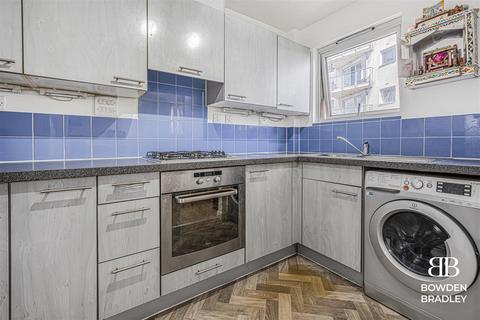 2 bedroom flat for sale, Axon Place, Ilford