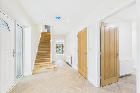 24 Brackendale, Bradford, BD10 0SJ