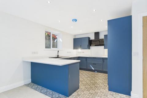 24 Brackendale, Bradford, BD10 0SJ