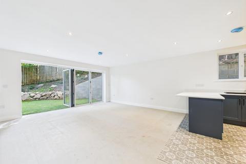 24 Brackendale, Bradford, BD10 0SJ