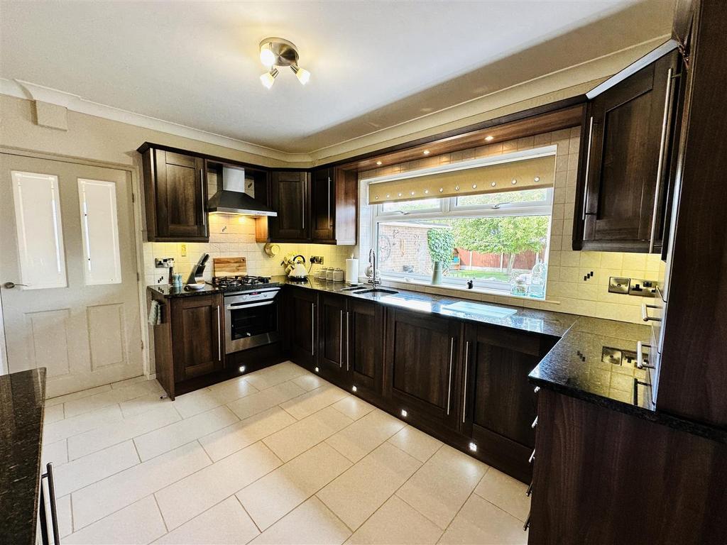 Kitchen3.jpg