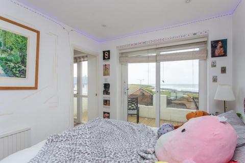 2 Dolphin Close, Kingsgate, Broadstairs, CT10 3LQ