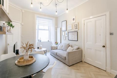 38/2 Buchanan Street, Edinburgh, EH6 8RF