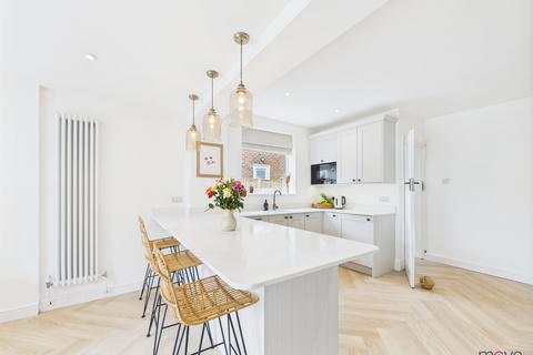 18 Cleevemount Road, Cheltenham, GL52 3HN