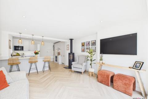 18 Cleevemount Road, Cheltenham, GL52 3HN