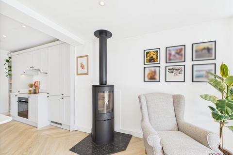 18 Cleevemount Road, Cheltenham, GL52 3HN