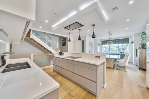 undefined, Creighton Avenue, London, N10