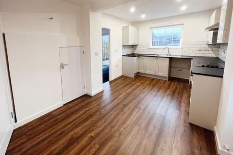 3 bedroom end of terrace house for sale, Pakenham Road, Swindon, SN3 2AQ