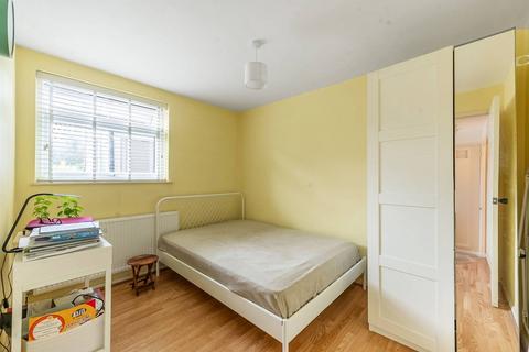3 Tallack Close, Harrow, HA3 7DN