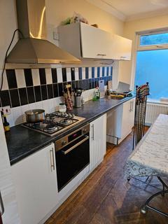 4 bedroom terraced house for sale, Russell Rise, Luton LU1
