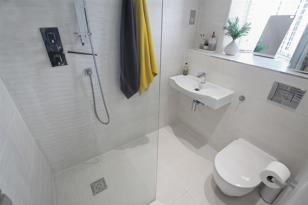 En-Suite Wet Room.jpg