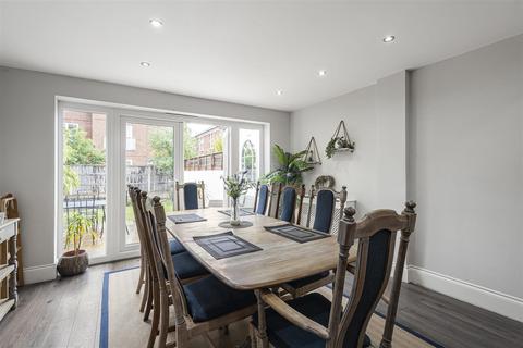18 Gordon Road, Bournemouth, BH1 4DW