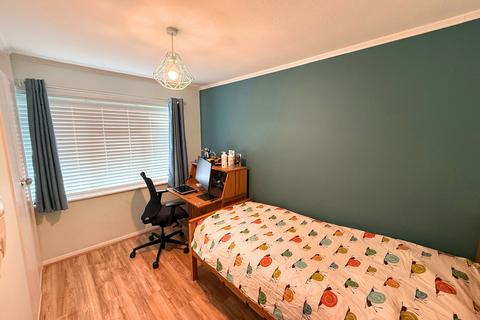 33 Ryarsh Crescent, Orpington, BR6 9SG
