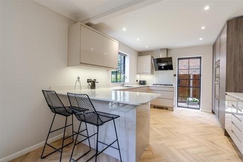 4 bedroom detached house for sale, Sidbury Close, Sunningdale