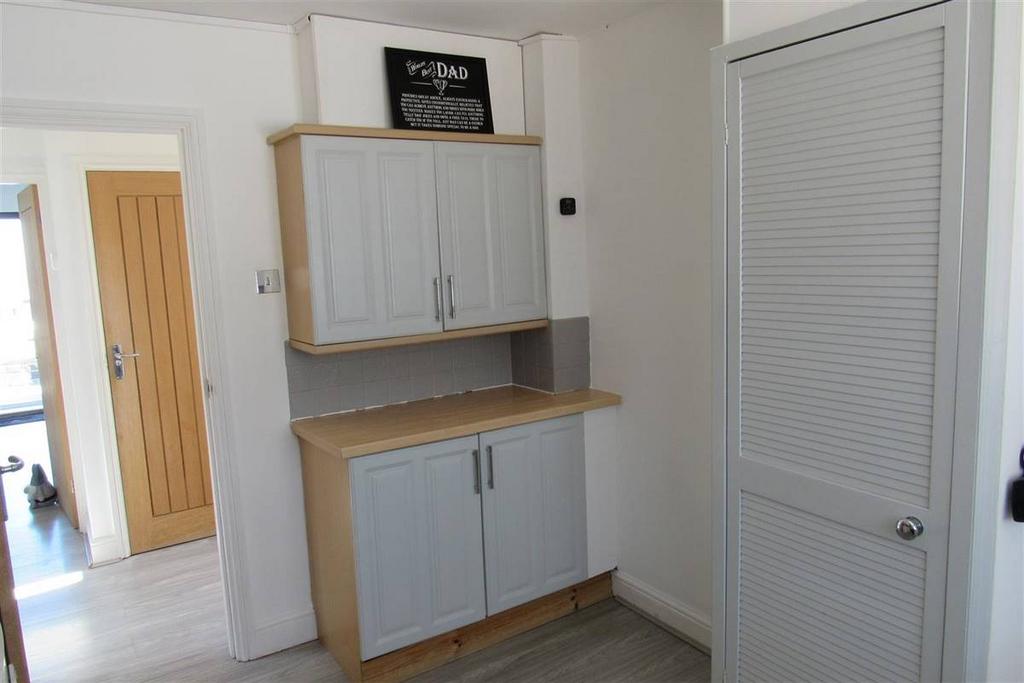 Kitchen (East)