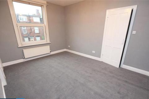 2 bedroom terraced house to rent, Leeds LS11