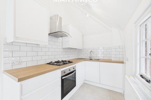 3 bedroom detached bungalow to rent, Kingslake Lodge