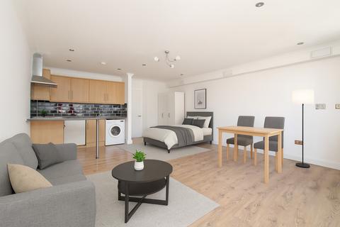 Studio to rent, Barnett Street, Whitechapel, London