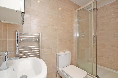Studio to rent, Barnett Street, Whitechapel, London