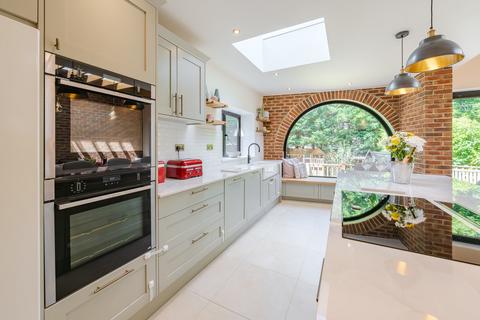 62 Buckingham Way, Wallington, SM6 9LT