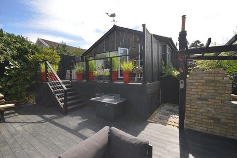 4 bedroom detached house for sale, The Island, Thames Ditton