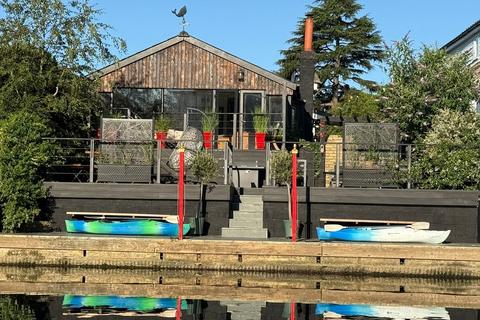 The Island, Thames Ditton