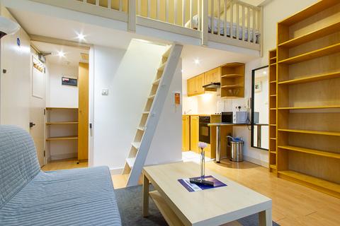 Studio to rent, Fairholme Road, London W14