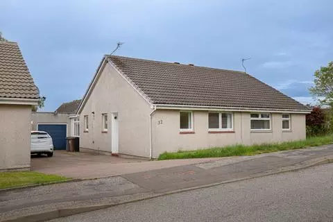2 bedroom semi-detached bungalow for sale