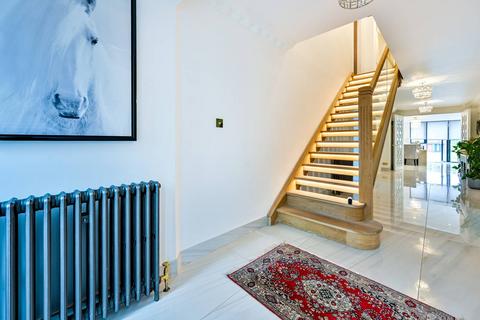 91 Robin Hood Lane, London, SW15 3QR