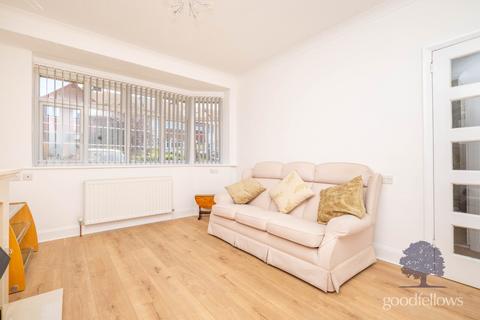 2 bedroom maisonette to rent, Lynmouth Avenue, Morden SM4