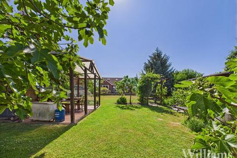 5 bedroom detached bungalow for sale, Wendover Road, Aylesbury HP22
