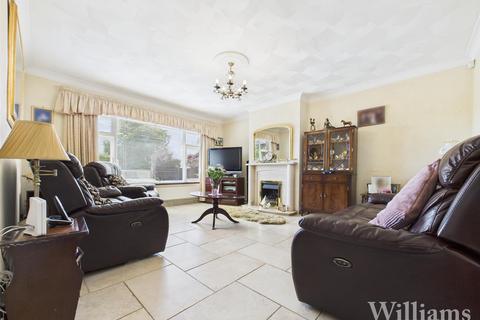 5 bedroom detached bungalow for sale, Wendover Road, Aylesbury HP22
