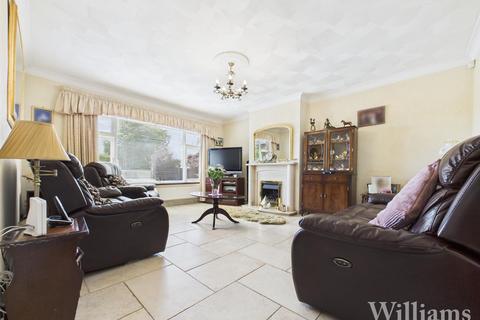 5 bedroom detached bungalow for sale, Wendover Road, Aylesbury HP22
