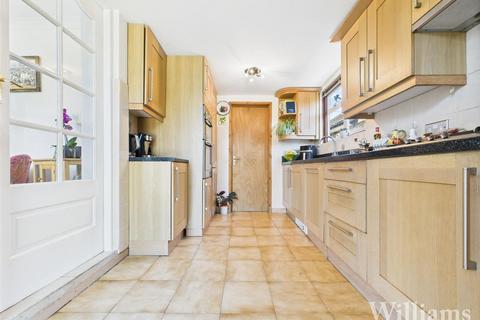 5 bedroom detached bungalow for sale, Wendover Road, Aylesbury HP22