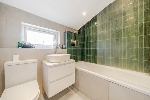 Flat B, 7 Farren Road, London, SE23 2DZ